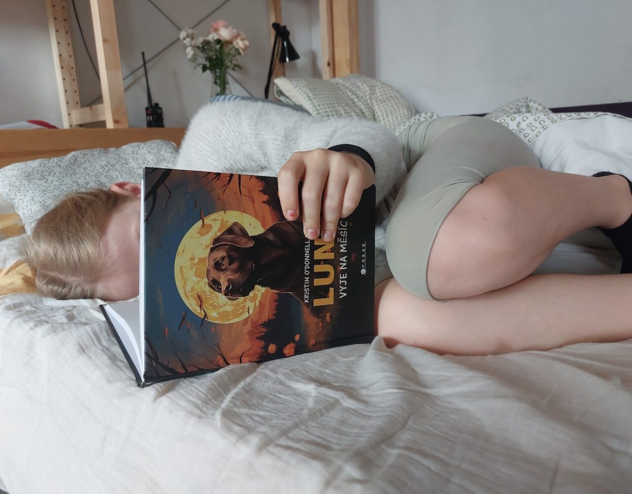 Luna vyje na měsíc očima jedenáctileté Amálky